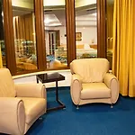 地拉那酒店机场店 酒店