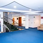 地拉那酒店机场店 Rinas