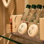 地拉那酒店机场店