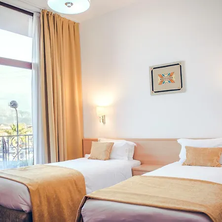 Hotel Airport Tirana 4*