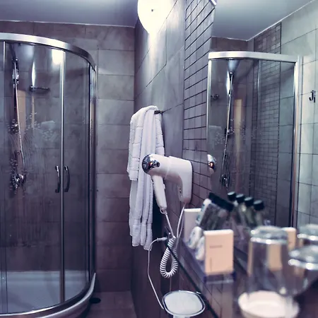 Ξενοδοχείο Airport Tirana 4*