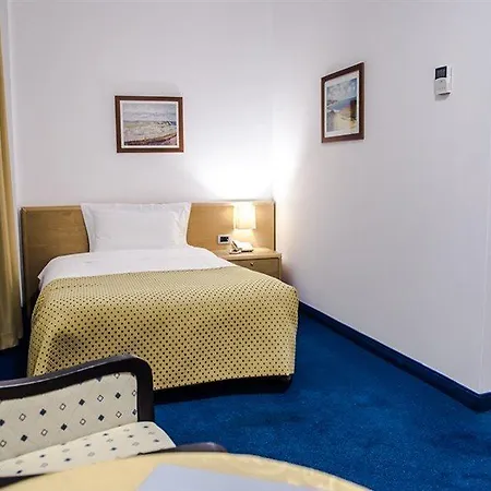 Airport Tirana 4* Rinas