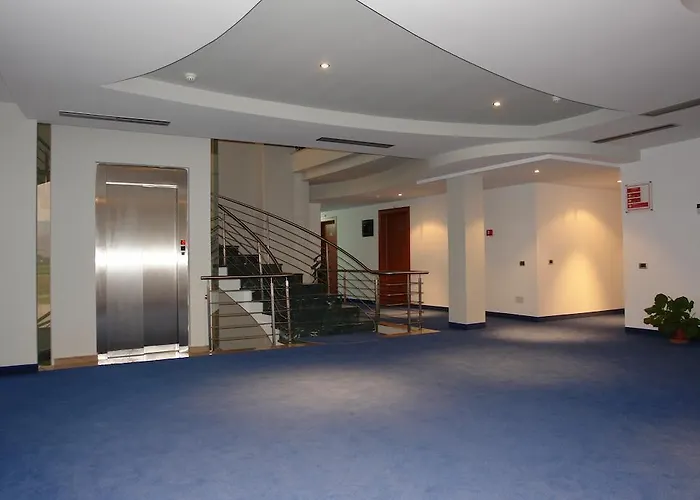 Airport Tirana Hotell Rinas
