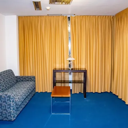 Airport Tirana Szálloda Rinas